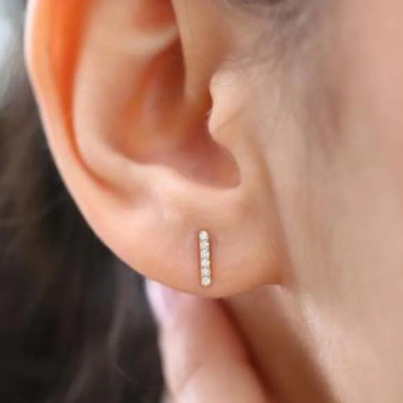 Luxury dainty zirconia diamond style bar dainty stud earrings/quiet/minimalist - Picture 1 of 5